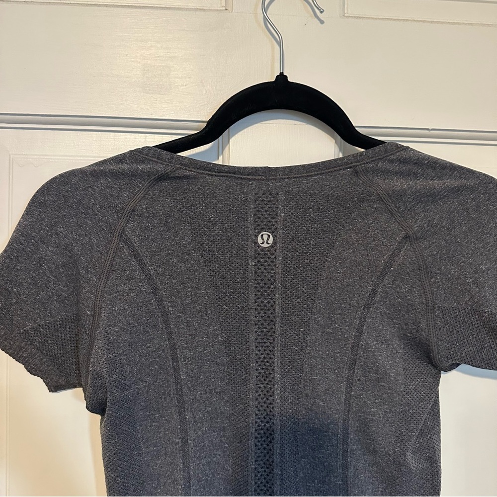 Lululemon Run: Swiftly Tech V Neck Black - Picture 11 of 13